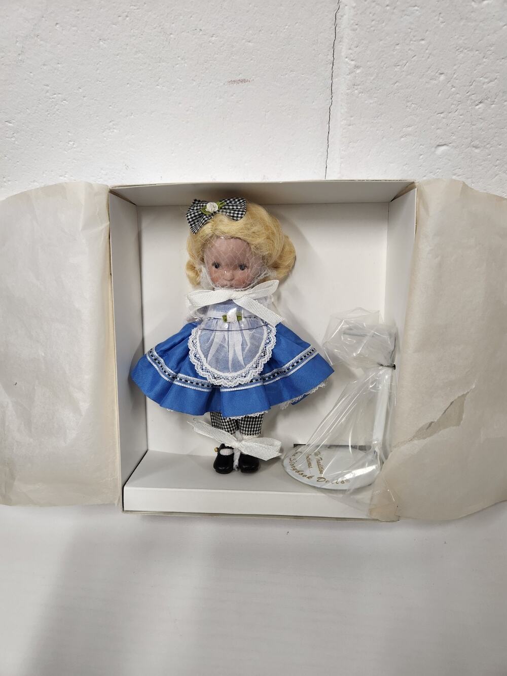 Vintage Nancy Ann Storybook Dools "Alice Through The Looking Glass #2. Collector